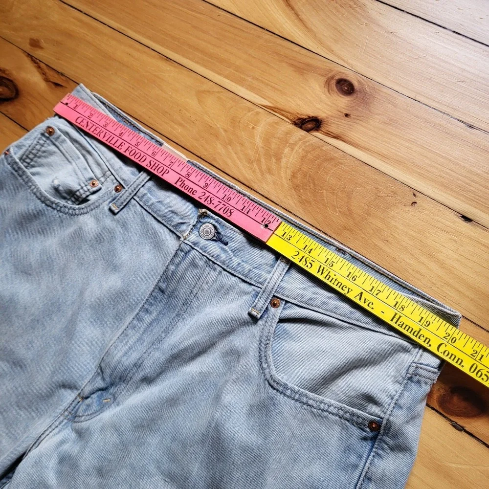 Levis 550 Jean Shorts Mens ACTUAL 39 12 Inch Relaxed Light Wash Baggy 90s Dad - Picture 5 of 10
